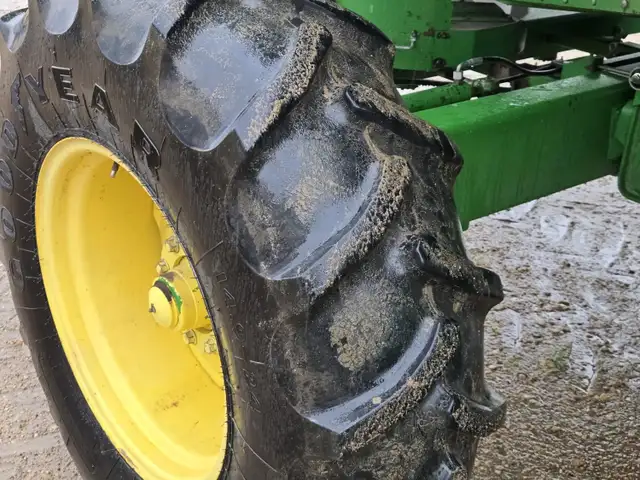 2000 John Deere Combine 9650 in Farming Equipment in Kamloops - Image 38