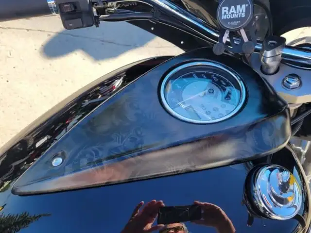 2016 Yamaha V-Star 950 Tourer in Sport Touring in Ottawa - Image 6