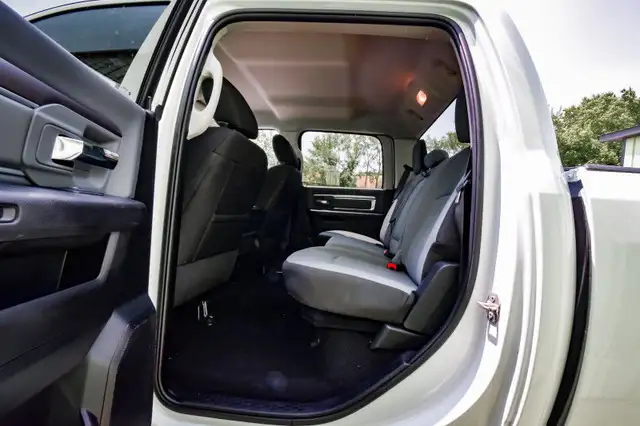 2023 Ram 1500 Classic SLT • BEDLINER • POWER SEAT • HANDS FREE in Cars & Trucks in Kingston - Image 28
