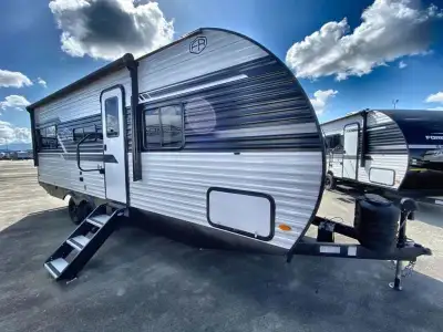 EAST TO WEST Della Terra travel trailer 200RD highlights: Full Bathroom Bar Top w/ Stools Jiffy Sofa...