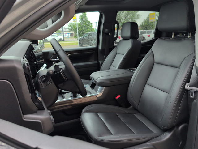 2024 Chevrolet Silverado 1500 LT Trail Boss 4WD Crew Cab 5.75 Fo in Cars & Trucks in Lethbridge - Image 3
