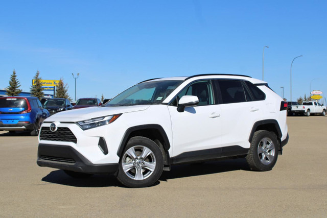 2022 Toyota RAV4 XLE | Dual Zone Climate | Power Driver's Seat in Cars & Trucks in Edmonton