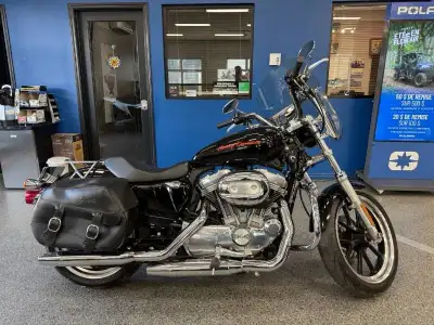 HARLEY DAVIDSON SPORTSTER 883 LOW 2013 Livraison partout au Québec et au Nouveau Brunswick. Plusieur...