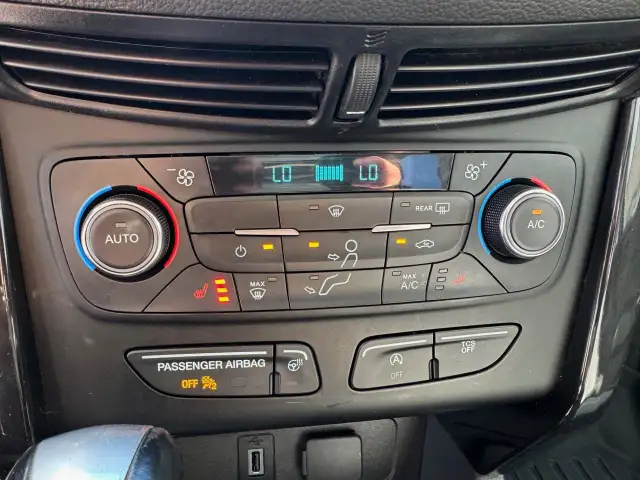 2017 Ford Escape TITANIUM! DEALER SERVICED! SUNROOF, HEATED SEAT in Cars & Trucks in Ottawa - Image 31