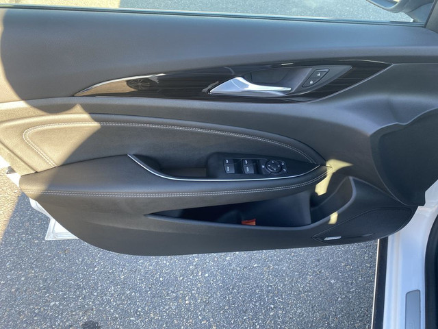 2019 Buick REGAL SPORTBACK ESSENCE; 2.0L 4CYL AWD; SUNROOF LEATH in Cars & Trucks in Red Deer - Image 4