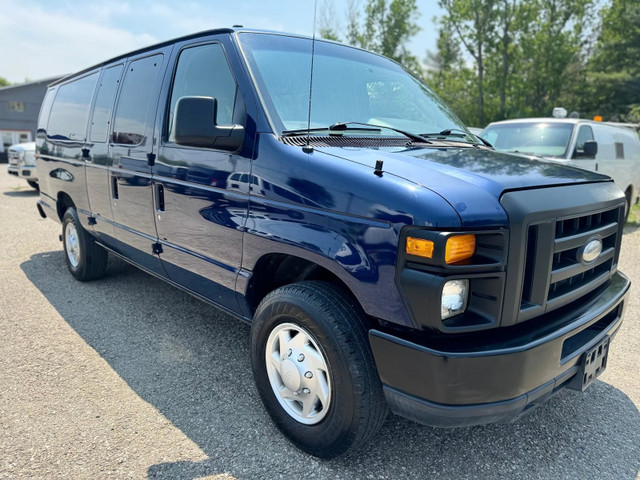 2014 Ford Econoline Wagon 15 Passenger in Cars & Trucks in Oakville / Halton Region - Image 3