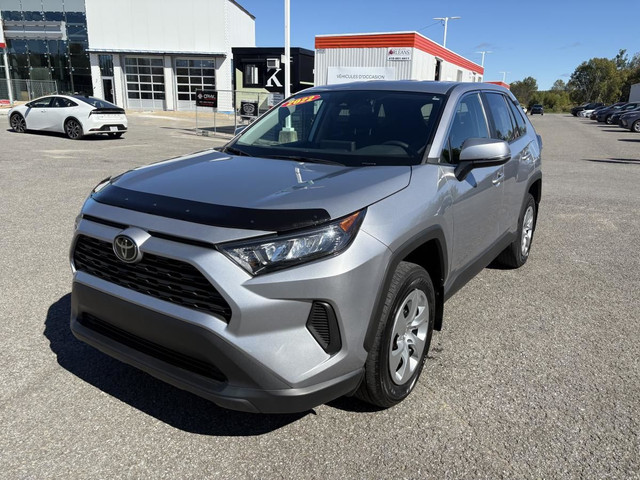 Toyota RAV4 LE AWD 2022 - BAS MILLAGE - dans Autos et camions  à Ville de Québec - Image 3