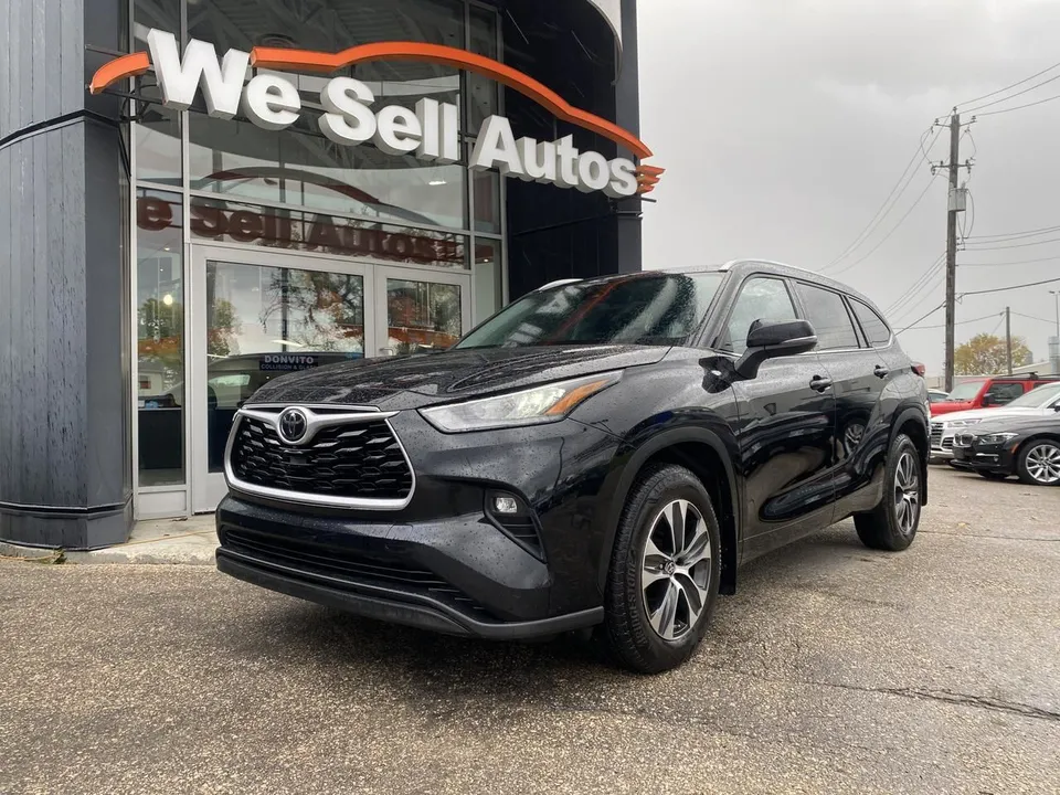 2021 Toyota Highlander XLE w/Leather, Power Sunroof, LOADED!!