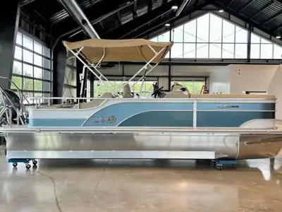 Swimming, relaxing and entertaining your family and friends is easy with a SunCatcher pontoon. Quali...