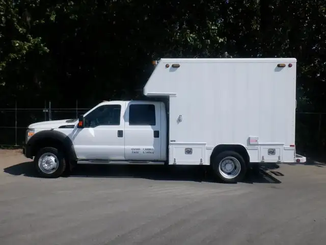 2012 ford F-550 Cube Van Crew Cab Dually 4WD in Heavy Trucks in Richmond - Image 3