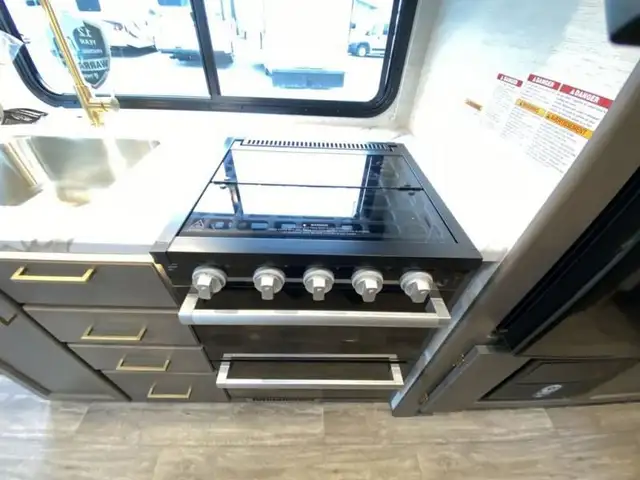 2024 Thor Motor Coach Four Winds 25V in RVs & Motorhomes in Abbotsford - Image 16