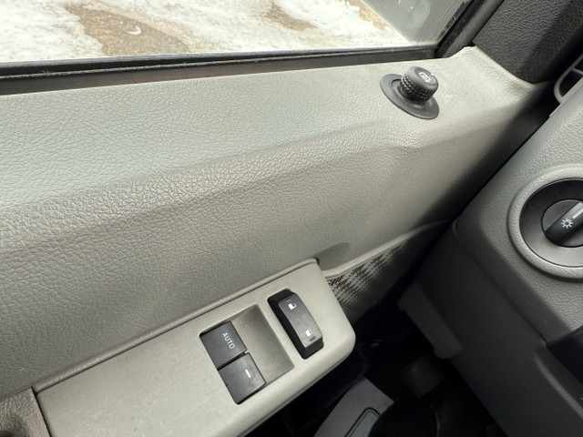 2010 Ford Econoline Wagon E-350 -PASSENGER - 12 Seats in Cars & Trucks in Oakville / Halton Region - Image 3