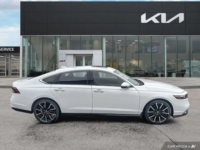 2024 Honda Accord Hybrid Touring | Leather Interior | dans Autos et camions dans Guelph - Image 4