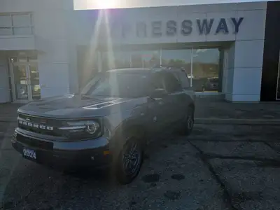 Big Bend 4x4, MOONROOF, WIRELESS CHARGING, REAR PARK AIDS, REVERSE CAMERA, REMOTE START! Carfax hist...