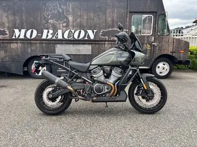 Displacement: 76.3 cu. in. Engine Type: Revolution? Max 1250 Bore and Stroke: 4.13 x 2.84 in. Compre...