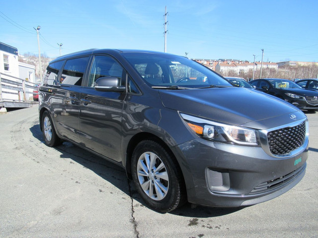 2016 Kia Sedona LX in Cars & Trucks in City of Halifax - Image 3