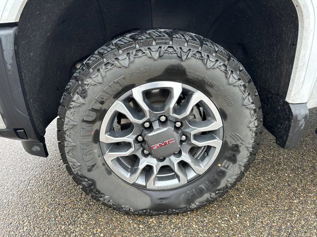 2024 GMC Sierra 2500HD SLT Crew Cab 4WD | Low KMs | Duramax in Cars & Trucks in Edmonton - Image 4