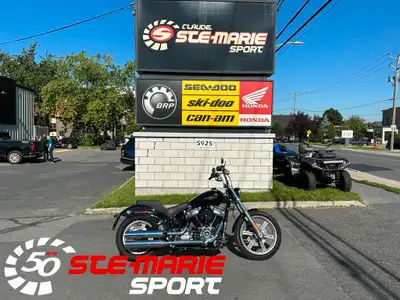 Harley-Davidson FXST Softail Standard 2022 avec 5376 KM, comme neuve !! Esthétique impeccable !! Mot...