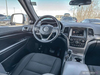Check out this 2019 Jeep Grand Cherokee Laredo | 4x4 | POWER SEAT | APPLE CAR PLAY | BACK UP CAM | K... (image 9)