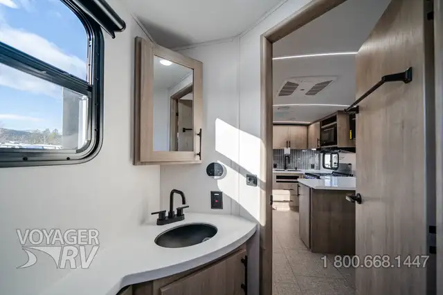 2025 Grand Design Imagine 2470BH in Travel Trailers & Campers in Kelowna - Image 17