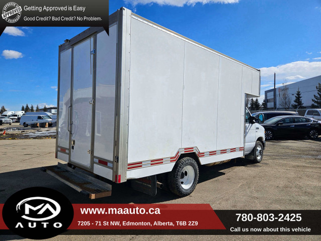 2015 Ford Econoline Commercial Cutaway E-350 Super Duty Cube van in Cars & Trucks in Edmonton - Image 4