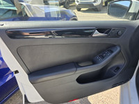 2017 VOLKSWAGEN JETTA 1.4L 5 SPEED MANUAL FEATURES: KEYLESS ENTRY BLUETOOTH HEATED SEATS SUNROOF BAC... (image 9)
