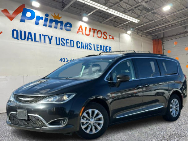 2017 Chrysler Pacifica Touring-L – No Accidents & 8 Seats. Low K in Cars & Trucks in Calgary - Image 2