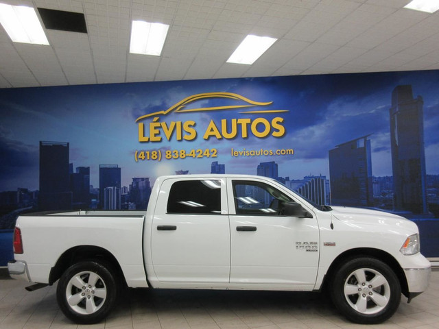 RAM 1500 CLASSIC 2023 SLT CREW-CAB BOITE 5'7" HEMI V8 5.7L 4X4 in Cars & Trucks in Lévis