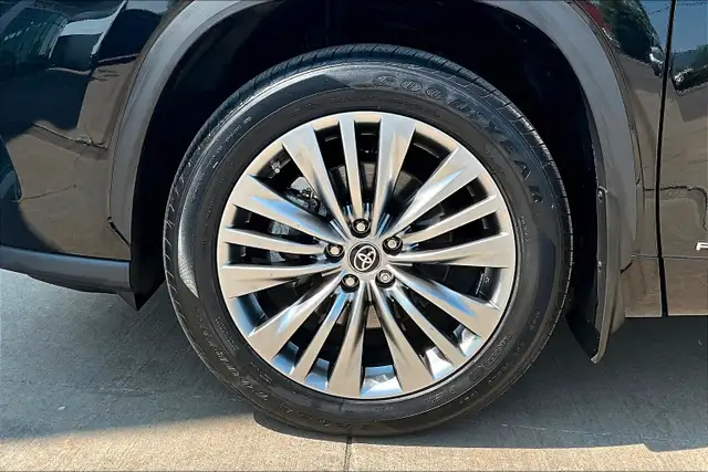 2023 Toyota Highlander Hybrid Limited AWD in Cars & Trucks in Mississauga / Peel Region - Image 17