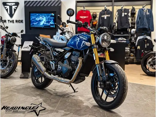 2025 Triumph Speed 400 // Caspian Blue/Storm Grey in Dirt Bikes & Motocross in Winnipeg - Image 2