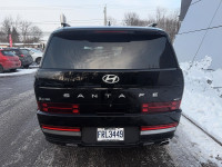 Le Hyundai Santa Fe 2024 version Luxe AWD est un VUS élégant et performant, idéal pour les familles... (image 5)