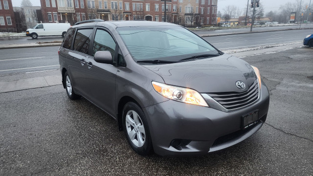 2015 Toyota Sienna LE in Cars & Trucks in City of Toronto - Image 3