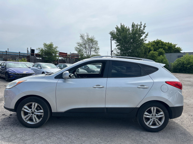 2012 Hyundai Tucson GLS GLS FWD at in Cars & Trucks in City of Toronto - Image 2