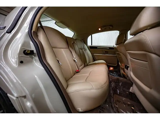 2005 Lincoln Town Car Leather Heated Seats in Cars & Trucks in Grande Prairie - Image 23