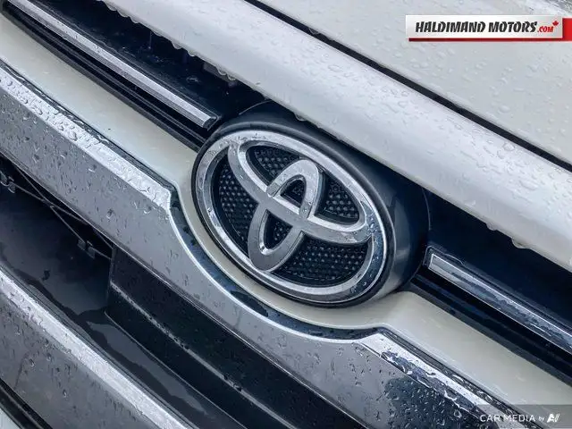 2020 Toyota 4Runner LIMITED in Cars & Trucks in Hamilton - Image 13