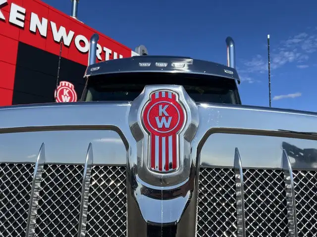 2025 Kenworth W990 in Heavy Trucks in Dartmouth - Image 13