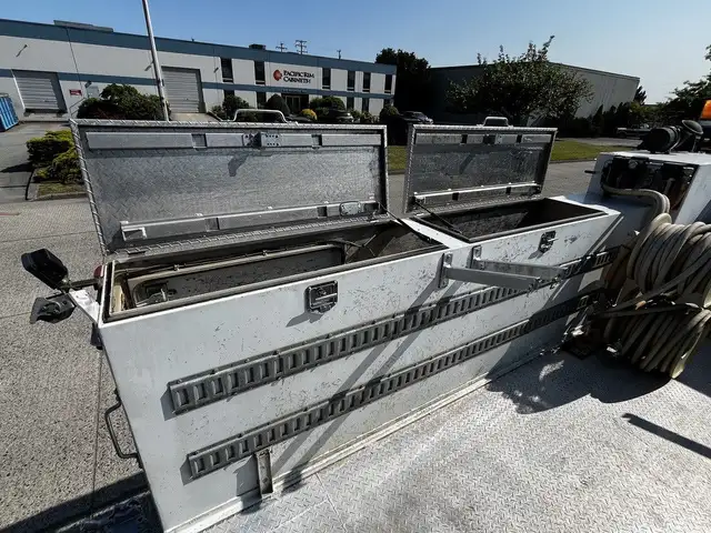 2004 Freightliner M2 106 CAT C7 Service Truck with Pumps in Heavy Trucks in Delta/Surrey/Langley - Image 37