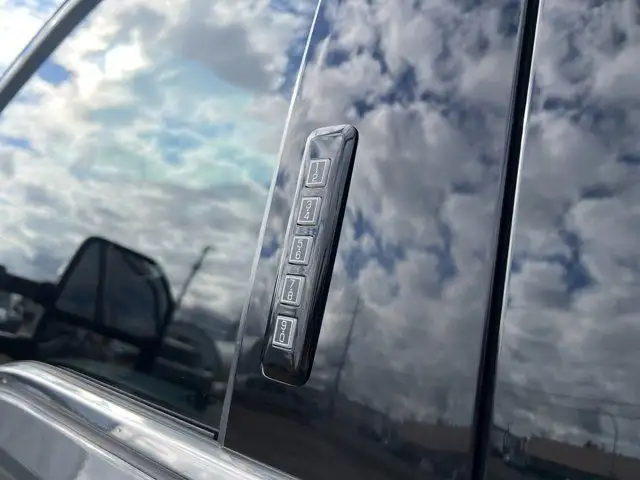 2023 Ford Super Duty F-350 SRW Limited CrewCab 160 | MoonRoof dans Autos et camions dans Ville d’Edmonton - Image 6