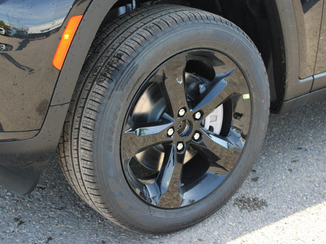 2025 Jeep Grand Cherokee L Limited 4x4, Pano Sunroof, Trailer in Cars & Trucks in Calgary - Image 2