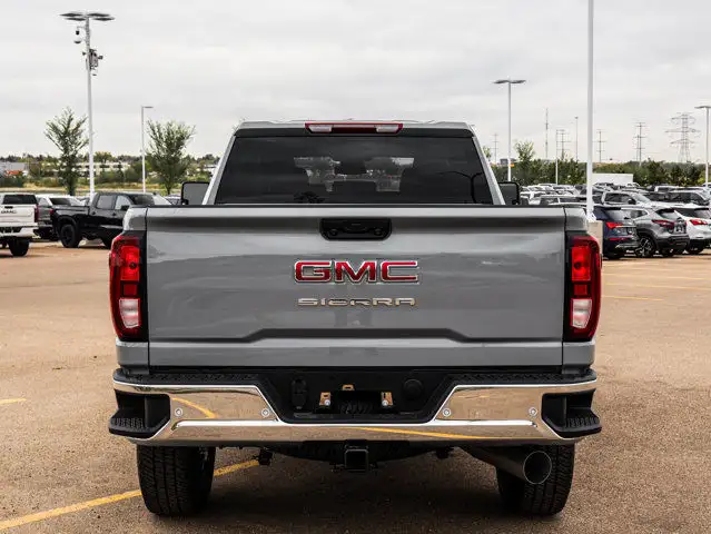 2025 GMC Sierra 3500HD Pro dans Autos et camions dans Comté de Strathcona - Image 8