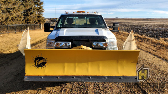 FORD F-250 Super Duty 4x4 XL SuperCab Truck w/ Snow Plow in Cars & Trucks in Edmonton - Image 3