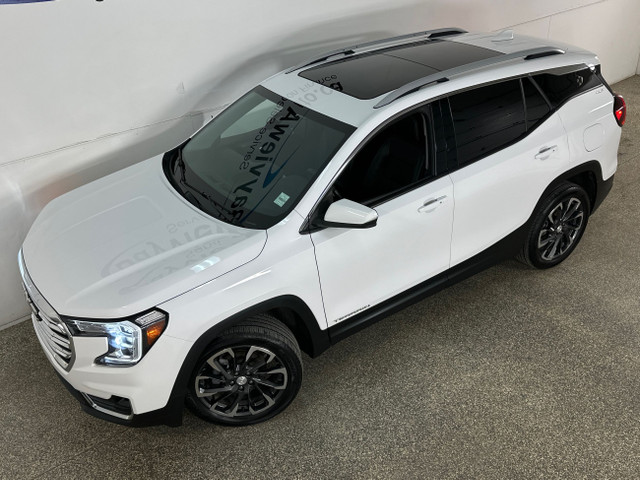 2022 GMC Terrain SLT SLT/AWD/LEATHER/ROOF/43KM/OFF 1 OWNER GM... in Cars & Trucks in Belleville - Image 2