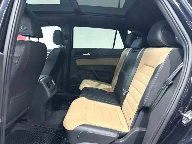 2020 Volkswagen Atlas Cross Sport Execline - 2 Sets of Rims dans Autos et camions dans Calgary - Image 17