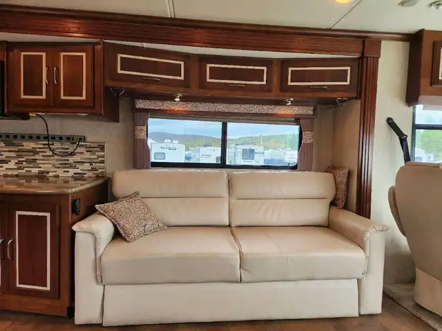 2014 Coachmen Encounter 36KS in RVs & Motorhomes in Thetford Mines - Image 17