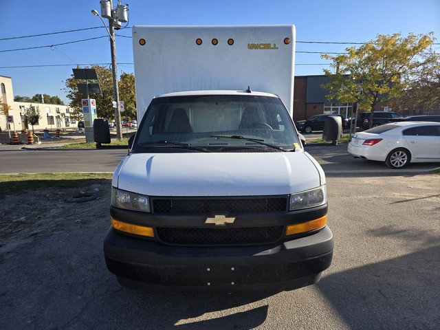 2019 GMC Savana Van G3500 - 16Ft Box - V8 Gasoline - Ramp in Cars & Trucks in City of Toronto - Image 4