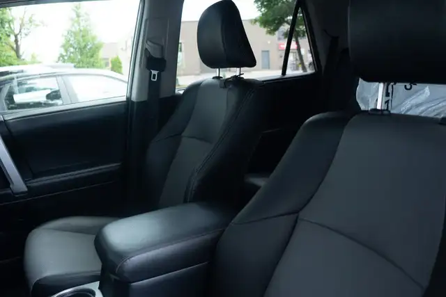 2020 Toyota 4Runner SR5 4WD, Sunroof, Alloy Wheels, Rear View Ca in Cars & Trucks in Oakville / Halton Region - Image 30