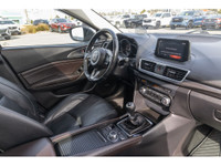 2018 Mazda3 Sport Dynamic & Fuel-Efficient Hatchback in Nanaimo, BC! The 2018 Mazda3 Sport delivers... (image 9)