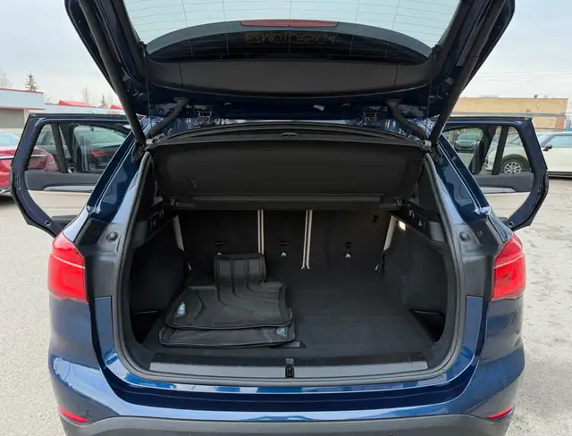 2016 BMW X1 XDrive28i--ONLY 60961 KM! ONE OWNER! CERTIFIED! in Cars & Trucks in Red Deer - Image 17