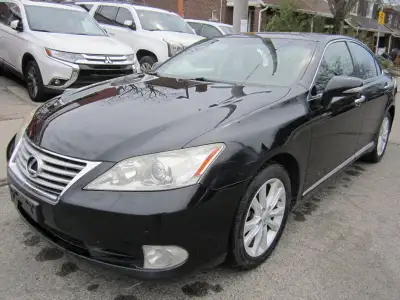 AUTOMATIC. FINISHED BLACK WITH BLACK LEATHER INTERIOR. ALLOY WHEELS, NAVIGATION, BACK UP CAMERA, HEA...