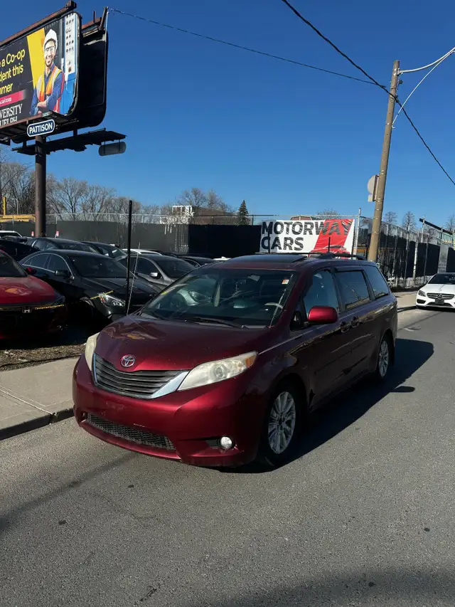 2011 Toyota Sienna XLE w/ SAFETY | SUNROOF | LEATHER SEATS62863210647425122